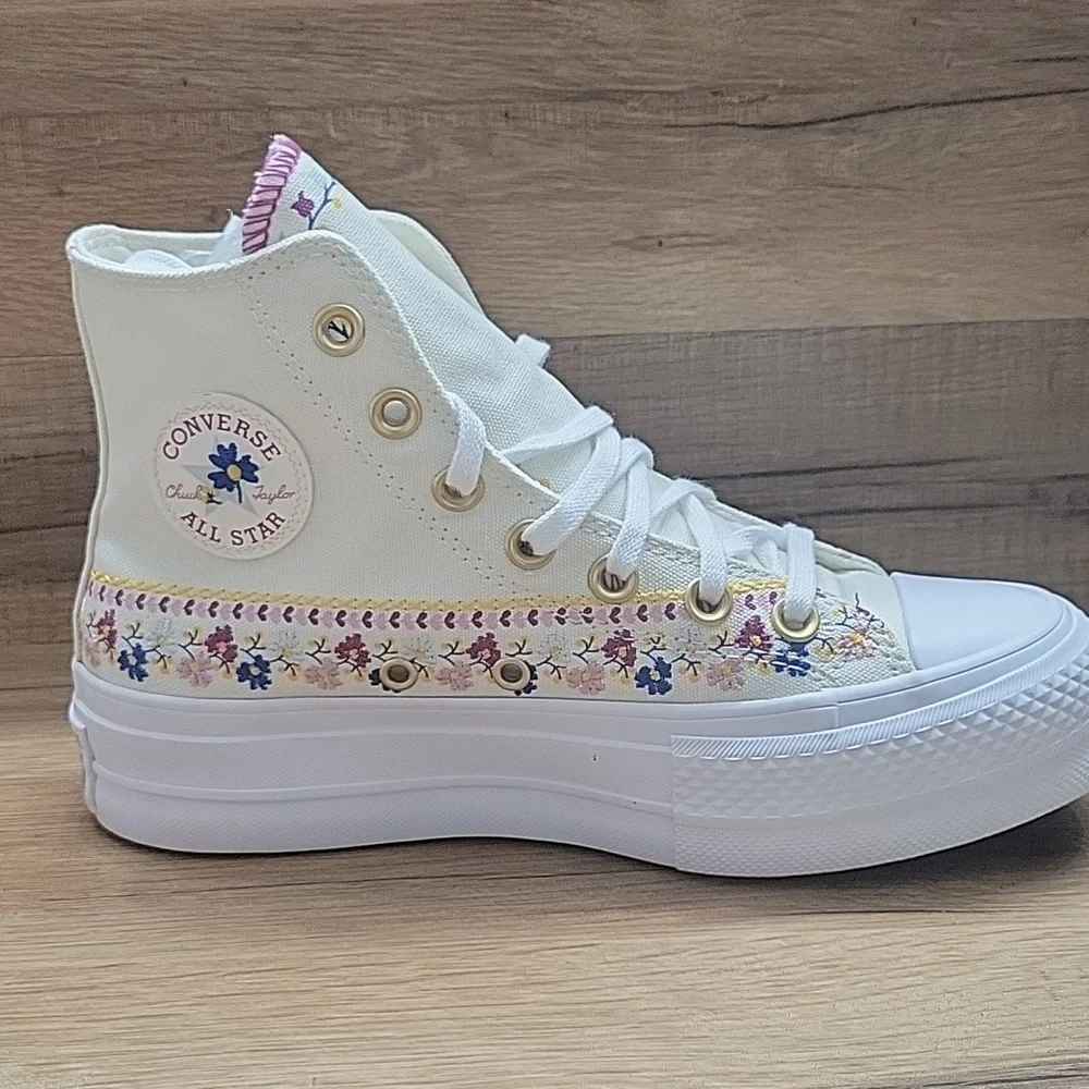 Converse White High-Top Sneakers with Classic Design - Picture 7 of 15